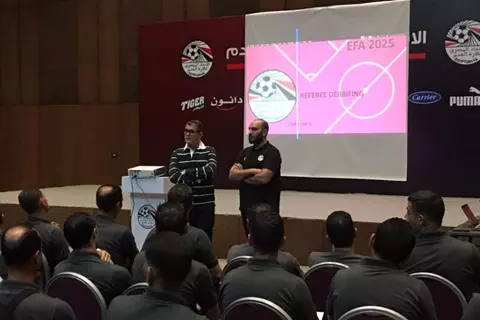 أوسكار رويز يجتمع بحكام الدورى المصري قبل انطلاق الجولة السادسة